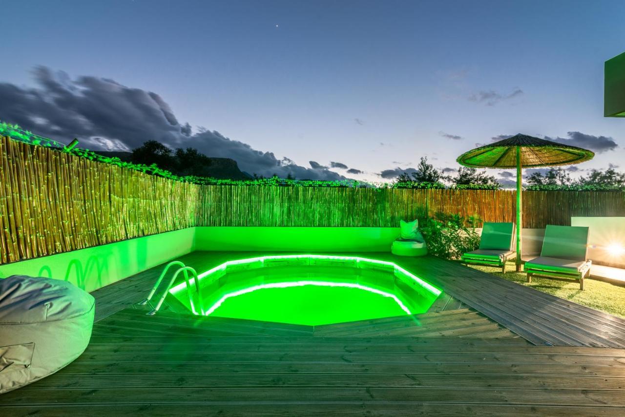 Modern House With Pool Near Beach Gazi Exterior foto